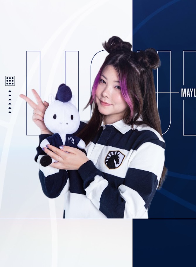 Mayumi making a peace sign with the Team Liquid plushie